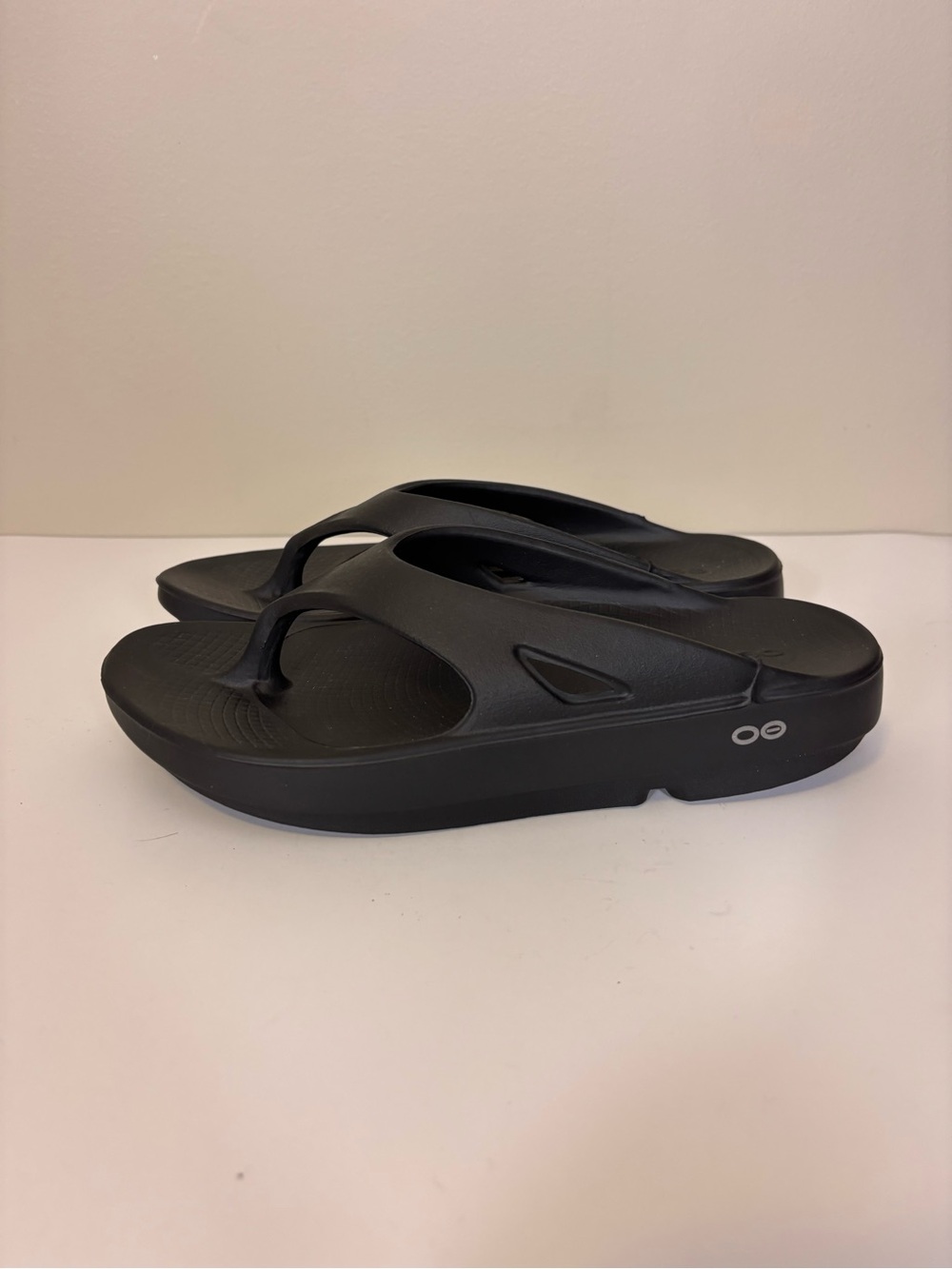 Oofos Black Comfort Thong Sandals Women’s 8